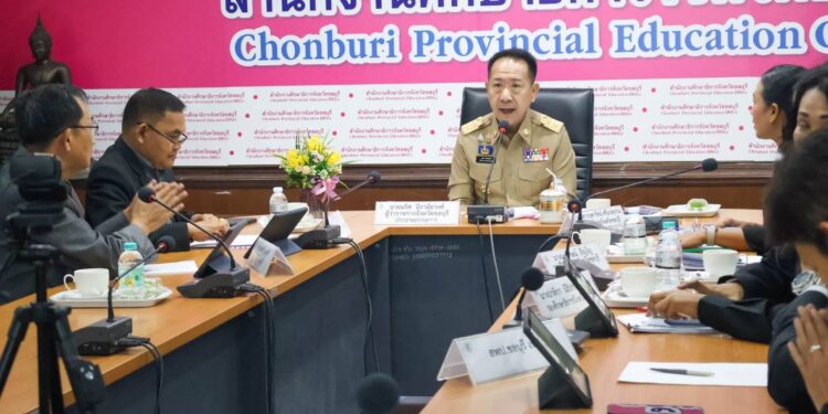 ผู้ว่าฯชลบุรีนั่งหัวโต๊ะ!ประชุมบอร์ดศึกษาธิการจังหวัดชลบุรีผลักดันการศึกษาขั้นพื้นฐานในพื้นที่ชลบุรี