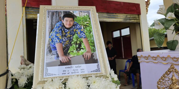 ปราจีนบุรี (คืบหน้า) – ตร.เตรียมออกหมายจับผู้ต้องสงสัยขับรถชนน้องออโต้ นร.ม.6 แล้วหนีกลางดึก. ////ยังเบี้ยวหลบหนีต่ออีกไม่เข้ามาติดต่อมอบตัวตามที่ได้ติดต่อไว้กับพนักงานสอบสวน สภ.ประจันตคาม