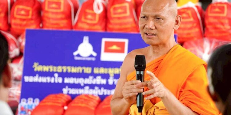 วัดพระธรรมกาย มูลนิธิธรรมกาย และคณะศิษยานุศิษย์ฯ มอบถุงยังชีพช่วยเหลือครัวเรือนเปราะบางผู้ประสบอุทกภัยในเขตเทศบาลนครรังสิต