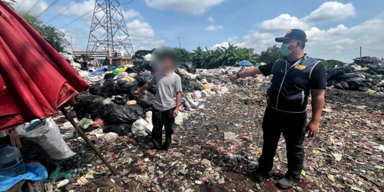 ตำรวจ ปทส.ร่วมกับสำนักงานเขตประเวศ เปิดปฏิบัติการ STOP POLLUTION THE SERIES 5 : ทวงอากาศสะอาดจากแหล่งคัดแยกขยะ ในซอยอ่อนนุช