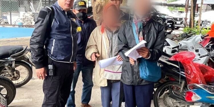 ตำรวจทางหลวงสืบจับคู่สามีภรรยา รับจ้างส่งยาไอซ์ 5 กก. ขณะจับกุม “เจ้าทรงประทับร่าง” งานนี้ตำรวจรับหน้าที่ไล่เจ้าทรงเพื่อขอปฏิบัติหน้าที่ก่อน