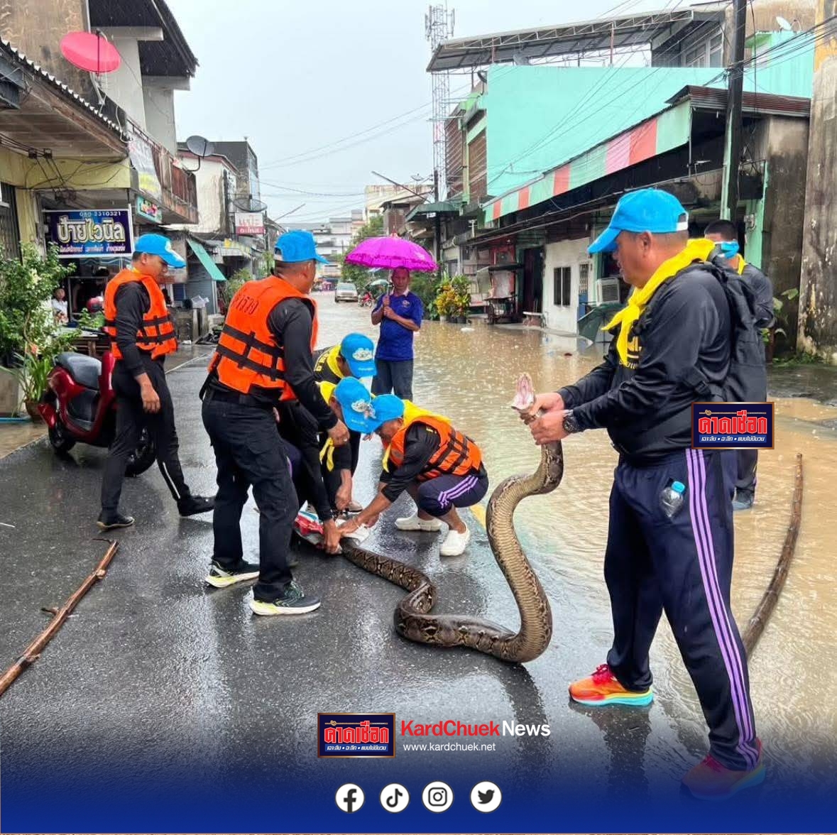 ตำรวจตระเวนชายแดนออกช่วยประชาชน ขนของ จับงู มอบอาหารน้ำดื่ม ช่วยผู้ป่วยติดเตียง บรรเทาภัยน้ำท่วมนครศรี ฯ – สุราษฎร์ ฯ