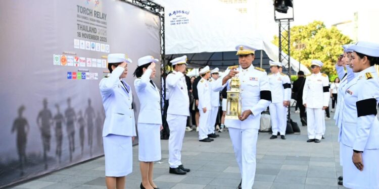 ซีเกมส์ – อาเซียนพาราเกมส์ เริ่มแล้ว ผู้ว่าฯ ชัชชาติ ออกตัวไม้แรก อัญเชิญไฟพระฤกษ์ ก่อนส่งต่อไปยังเจ้าภาพอีก 3 จังหวัด