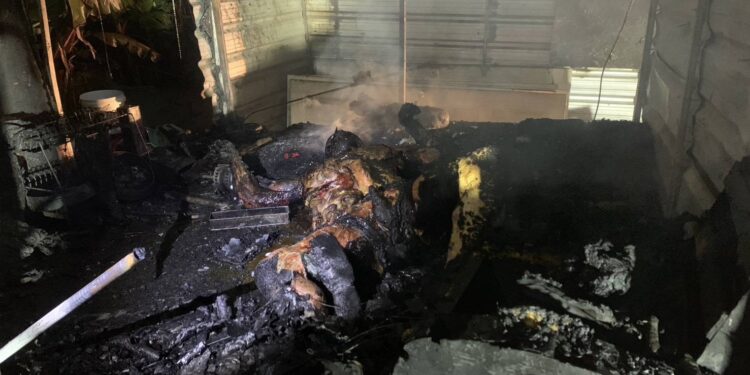 นนทบุรี หนุ่มเก็บของเก่าถูกย่างสดดับสยองกลางเพิงพัก แม่เผยได้ยินเสียงระเบิด คาดไฟฟ้ารัดวงจรจากสายชาร์จ ลูกชายชอบปั่นสล็อต