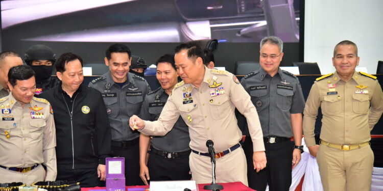 “อนุทิน” สั่งปราบจนท.รัฐเอี่ยวแก๊งต่างด้าวสวมสิทธิทำบัตรปชช.