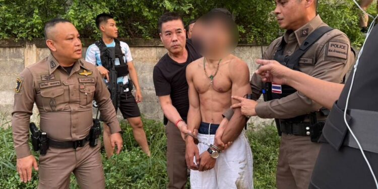 ตำรวจสอบสวนกลาง (CIB) สนธิกำลังตำรวจกำแพงแสน ไล่ล่ารถขนยาบ้ากว่า 1 ล้านเม็ด  คนขับวิ่งหนีไปซ่อนตัวในชุมชน ก่อนถูกโดรนตำรวจไล่ล่าจับกุม