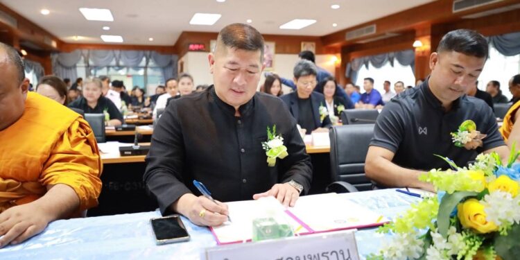 อำเภอสามพรานจับมือเทศบาลไร่ขิง ลงนามร่วมมือช่วยเหลือประชาชน