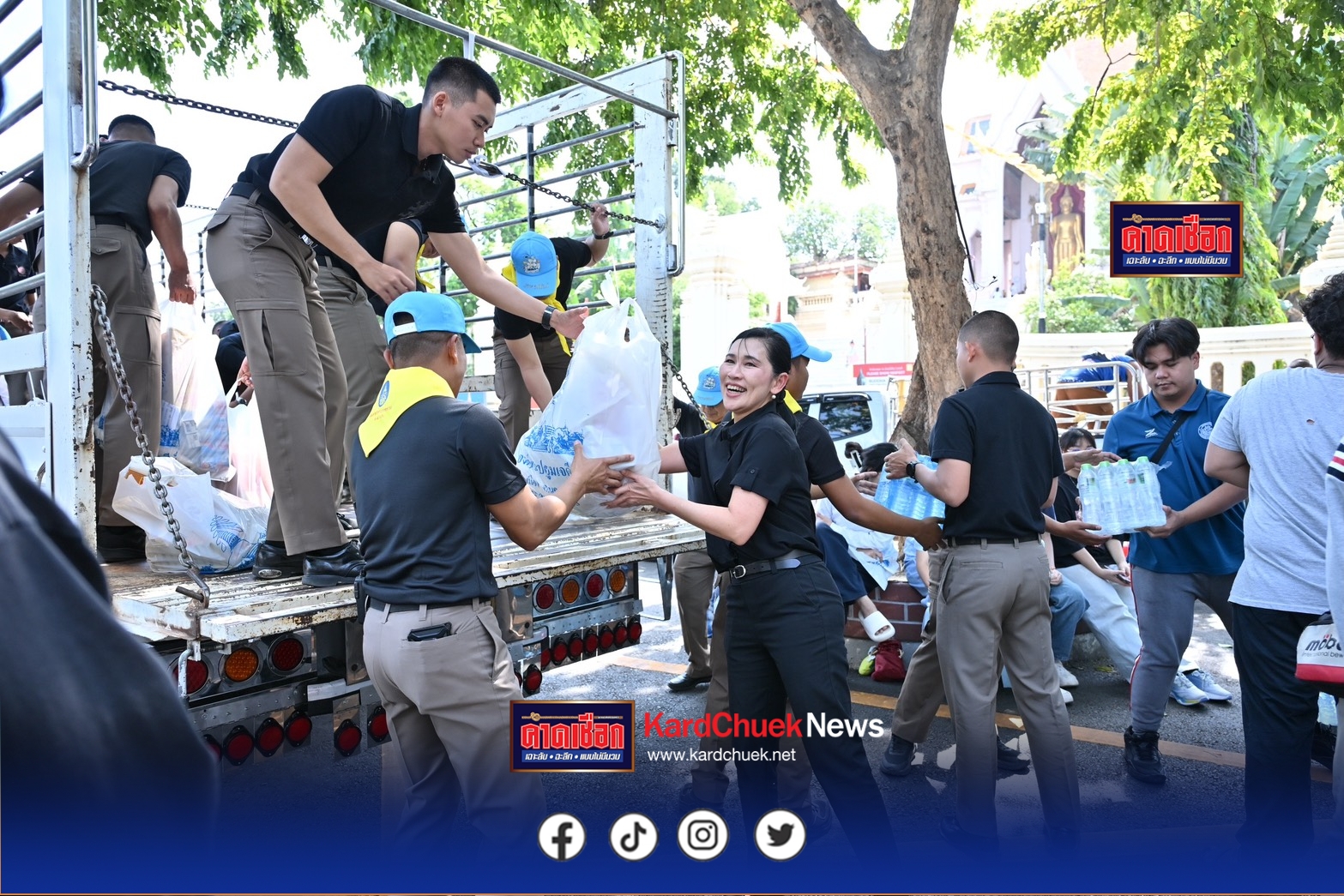 นครปฐม-ผู้ว่าฯนครปฐม นำประชาชนจิตอาสาบรรจุสิ่งของจำเป็นกว่า 2 พันชุด ช่วยผู้ประสบอุทกภัยภาคใต้