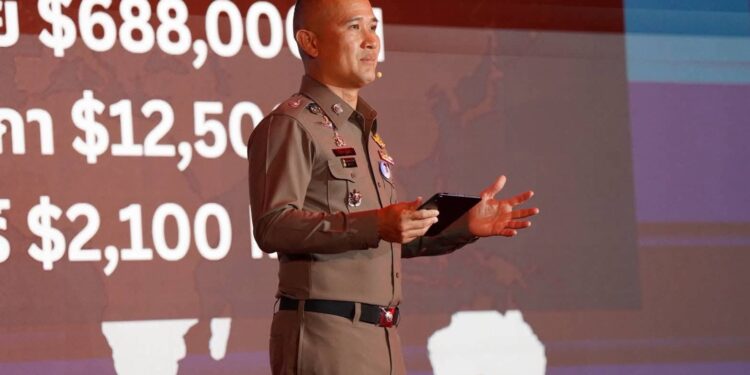 ศูนย์ต่อต้านการฉ้อโกงออนไลน์ (ACSC) ช่วยเหลือเหยื่อวัยเกษียณแบบเรียลไทม์ หลังถูกแก๊งคอลเซ็นเตอร์โทรหาอ้างเป็นเจ้าหน้าที่กรมสรรพสามิต ก่อนลวงติดตั้งแอปรีโมท ดูดเงินกว่า1.5 ล้านบาท