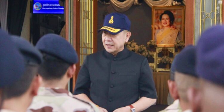 ผู้ว่าราชการจังหวัดชลบุรีส่งอาสารักษาดินแดนจังหวัดชลบุรี ชุดที่ 3 ลงพื้นที่ช่วยเหลือผู้ประสบภัยน้ำท่วมในอำเภอหาดใหญ่ จังหวัดสงขลา