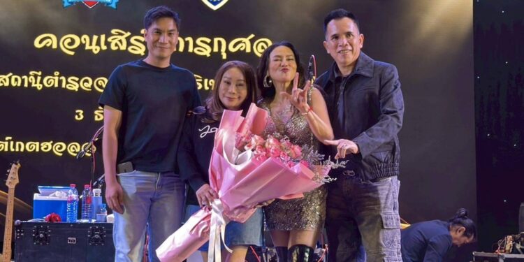 นนทบุรี กต.ตร.สภ.รัตนาธิเบศร์ จัดคอนเสิร์ตการกุศล “Queens of Rock” ในตำนาน “ใหม่ เจริญปุระ” สนับสนุนสวัสดิการให้แก่ข้าราชการตำรวจ