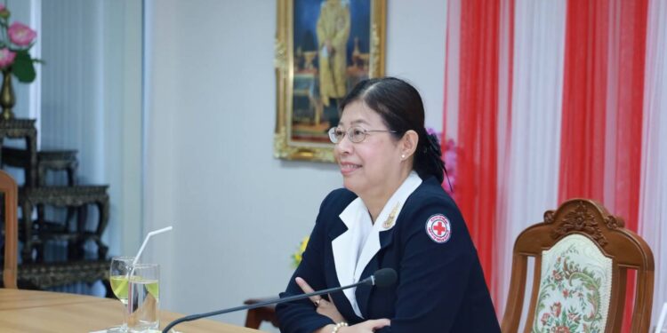 เหล่ากาชาดชลบุรี เดินหน้าช่วยเหลือผู้ยากไร้!เตรียมจัดเต็มถุงยังชีพ-ชุดนักเรียน-รถวีลแชร์