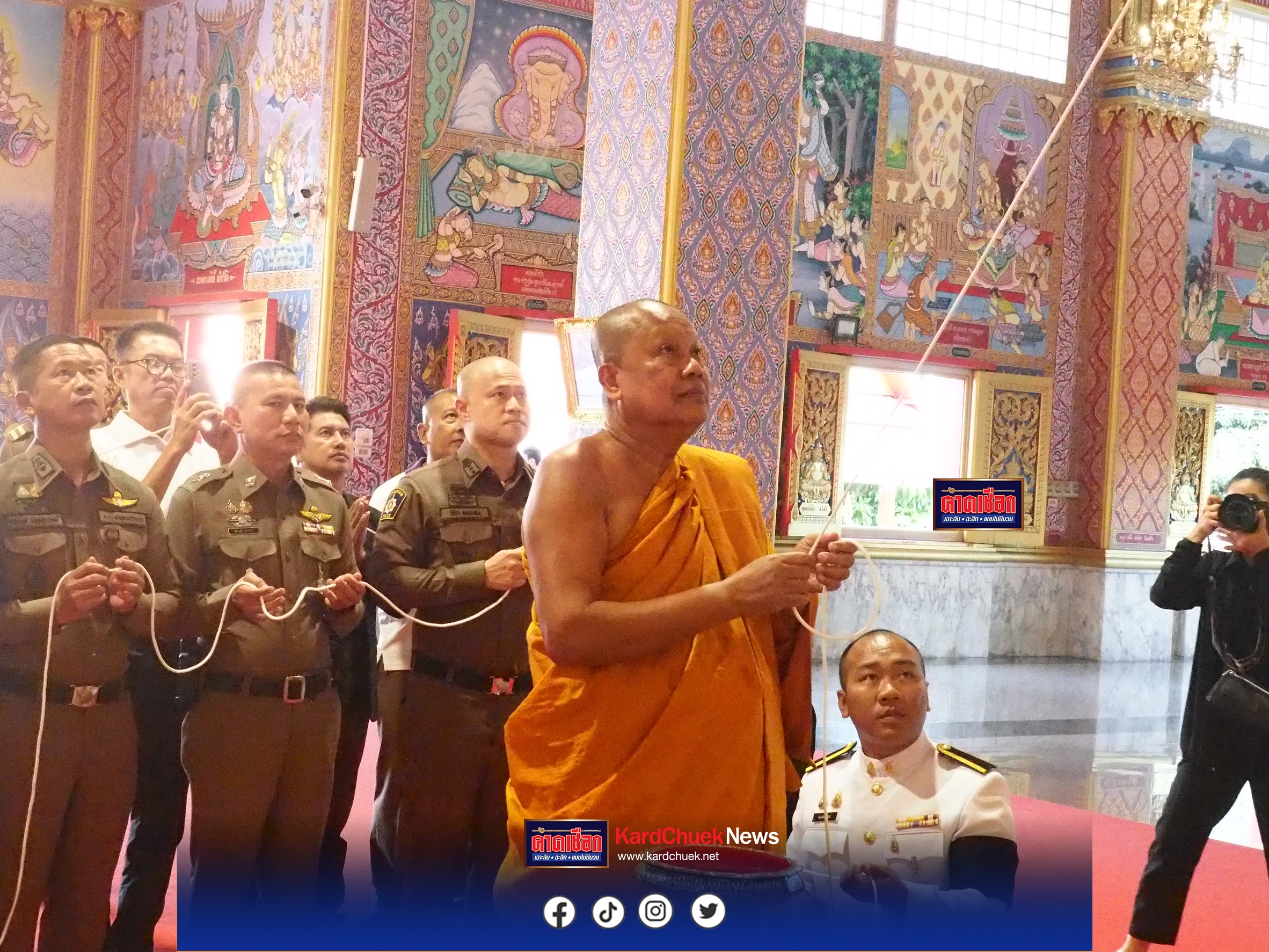 สมุทรปราการ เจ้าคุณแจ้ เจ้าอาวาสวัดบางพลีใหญ่กลาง ประกอบพิธียกฉัตรขึ้นประดิษฐานเหนือ พระพุทธเมตตามหาลาภ ณ อาคารฐานไพที พระมหาเจดีย์พิศาลวุฒิกิจมงคลมหาชนบูชิต วัดบางพลีใหญ่กลาง