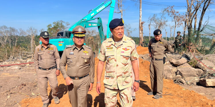 นายกรัฐมนตรีลงพื้นที่จังหวัดสุรินทร์ ตรวจเยี่ยมและให้กำลังใจกำลังพลป้องกันชายแดน