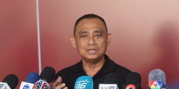 บิ๊กเต่า แจง กรณี บิ๊กโจ๊ก โผล่รับทราบข้อหากองปราบ ยันตรวจสอบตรงไปตรงมา ไม่หวั่นตอบสังคม เดินหน้าปัดกวาดตำรวจไม่ดี ลั่นจัดการทุกคนที่บิดเบือนข้อเท็จจริง