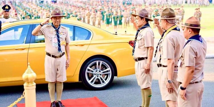 พระบาทสมเด็จพระเจ้าอยู่หัว ทรงพระกรุณาโปรดเกล้าฯ ให้องคมนตรี เป็นผู้แทนพระองค์ เปิดชุมนุมลูกเสือแห่งชาติ ครั้งที่ 22 เฉลิมพระเกียรติ 100 ปี “พระมหาธีรราชเจ้า”