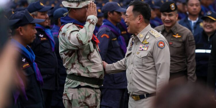 “นายกฯอนุทิน” มอบนโยบาย ชรบ. 7 จังหวัดชายแดน ย้ำแผนพิทักษ์พื้นที่ส่วนหลังต้องทำได้จริงในทุกหมู่บ้าน – ย้ำ ไทยรักสงบแต่ถึงรบไม่ขลาด