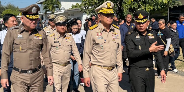 อนุทินเป็นประธานพิธีสดุดีและส่งศพ 2 ทหารกล้า ร.23 พัน.3 พลีชีพชายแดนไทย–กัมพูชา กลับสู่มาตุภูมิอย่างสมเกียรติ