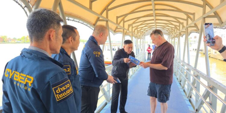 .ตำรวจไซเบอร์ลงพื้นที่ท่าน้ำนนท์ ประชาสัมพันธ์แอปกันโจรออนไลน์ “Cybercheck” หวังพี่น้องประชาชนปลอดภัยช่วงเทศกาลปีใหม่ นำทริคความรู้ไปบอกต่อ .