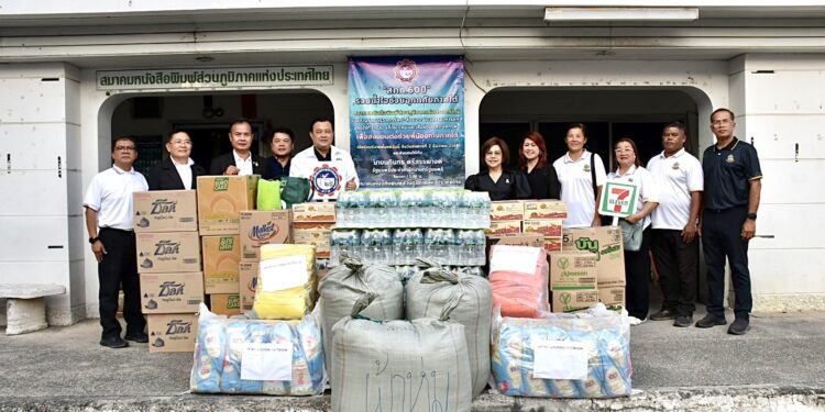 “สภท. 60 ปี รวมน้ำใจช่วยอุทกภัยภาคใต้” จัดซื้อถุงยังชีพและของใช้จำเป็นช่วยผู้ประสบภัยน้ำท่วม