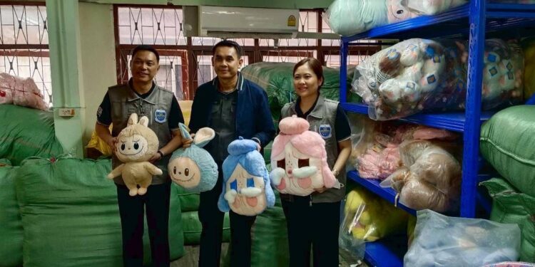 DSI บุกค้นโกดังย่านจักรวรรดิ ยึดของเล่นละเมิดลิขสิทธิ์ กว่า 60,000 ชิ้น มูลค่า 15 ล้านบาท