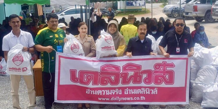 เดลินิวส์–มูลนิธิแสง-ไซ้กี ลงพื้นที่ ต.ท่าธง อ.รามัน จ.ยะลา ส่งถุงยังชีพช่วยผู้ประสบอุทกภัยภาคใต้