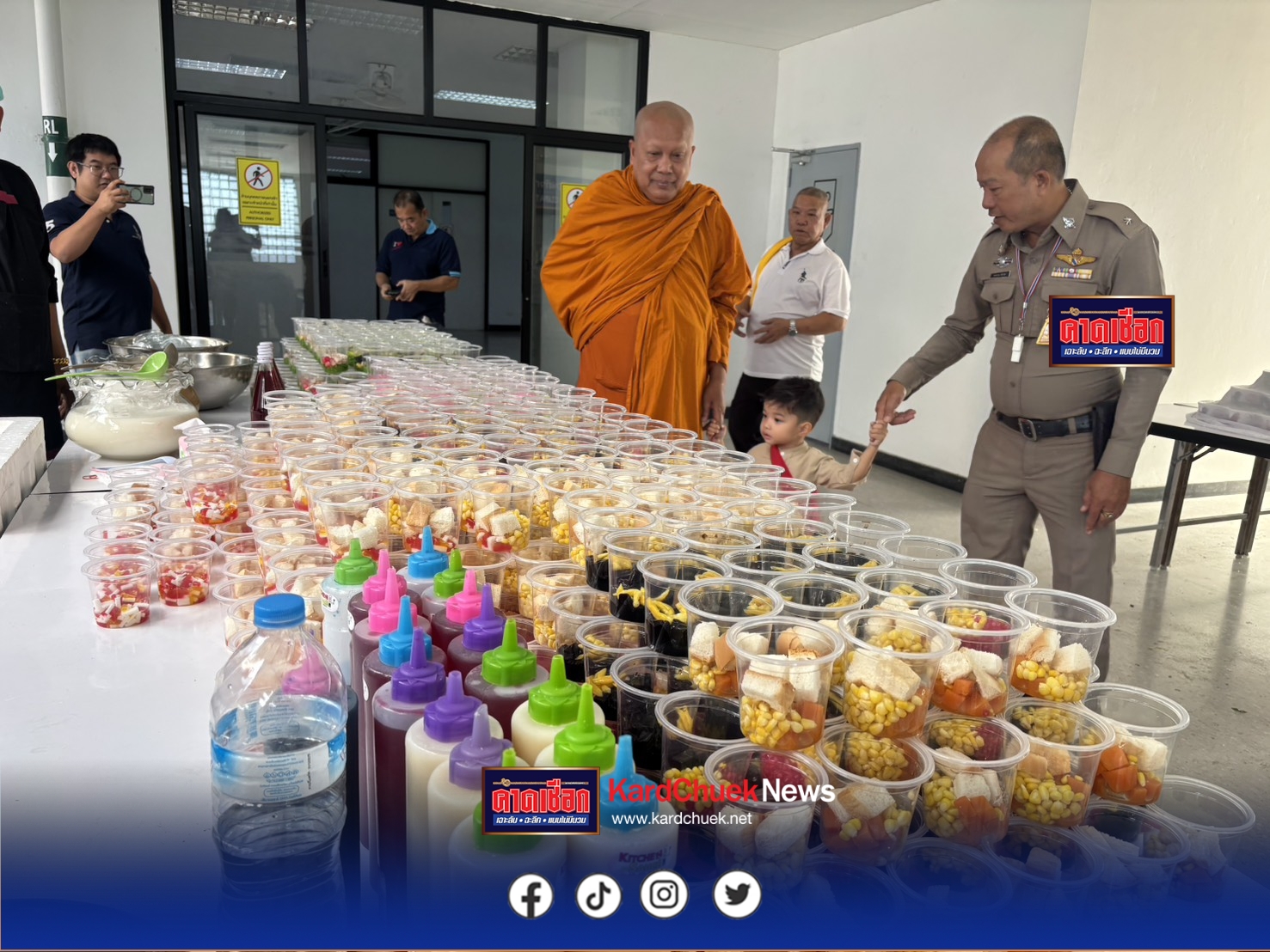 สมุทรปราการ-เจ้าคุณแจ้ตั้งโรงทานแจก ก๋วยเตี๋ยวและขนมหวานแก่บุคลากรรพ.บางพลีอุทิศถวายเป็นพระราชกุศลฯ