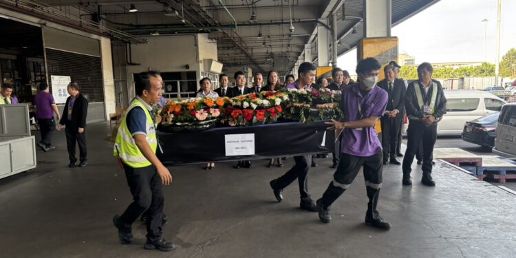 สมุทรปราการ-ตรีนุช มอบประธานที่ปรึกษา รับร่างแรงงานไทยตัวประกันรายสุดท้ายจากอิสราเอลกลับสู่มาตุภูมิ