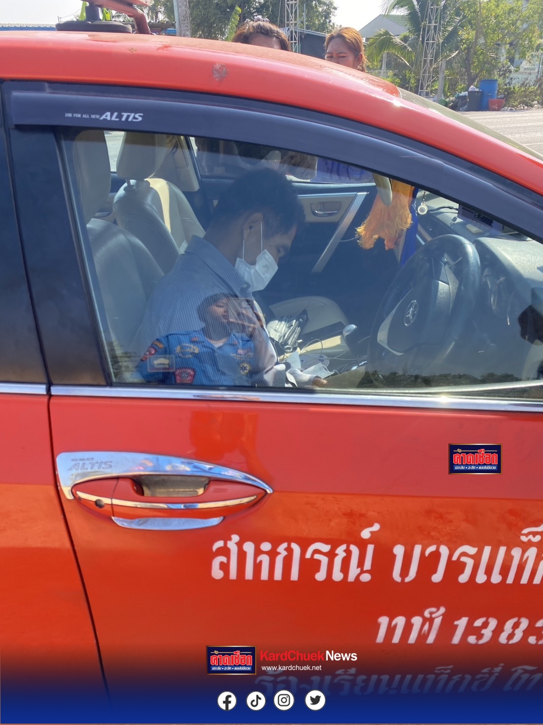 นครปฐม-สลดโชเฟอร์แท็กซี่วูบชนกองดินดับ คาดโรคประจำตัวกำเริบ 