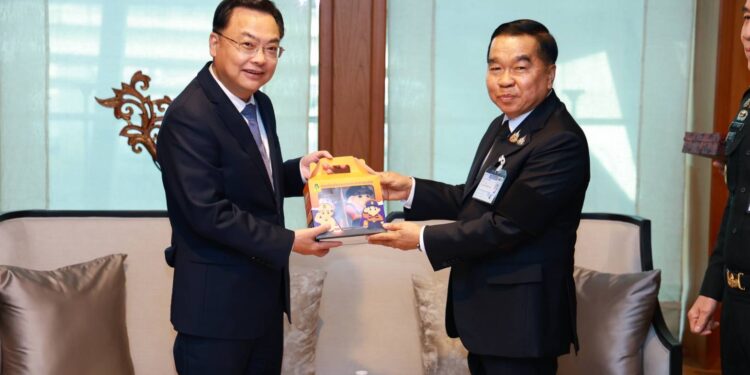 จีน มอบสิ่งของมูลค่า 10 ล้านหยวน ช่วยเหลือปชช.จากสถานการณ์ชายแดนไทย-กัมพูชา