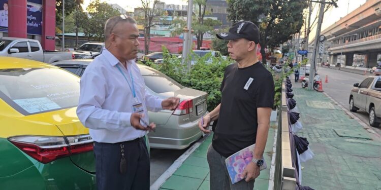 นนทบุรี เปิดใจแท็กซี่คู่กรณีด่านตรวจ สภ.กำแพงแสน เผยถูกผลักล้มจริงจนขาพลิก แจ้งตำรวจข้อหาทำร้ายร่างกายแล้ว