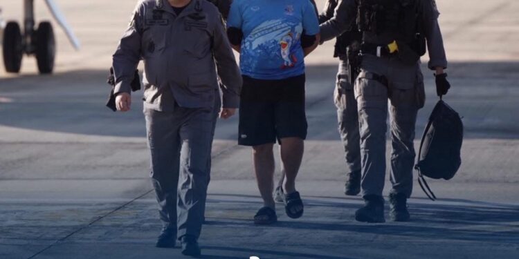 ผู้บัญชาการต่อ พร้อมหนุมานกองปราบ คุมตัวทีมสังหารกำนันยอง ส่งขัง ภ.9 .