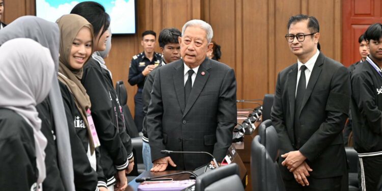 ปธ.องคมนตรี ให้โอวาท ‘เยาวชนไทย หัวใจเดียวกัน’ รุ่น 10 ย้ำ ‘ความสามัคคี’ สร้างสันติภาพให้คนในชาติ