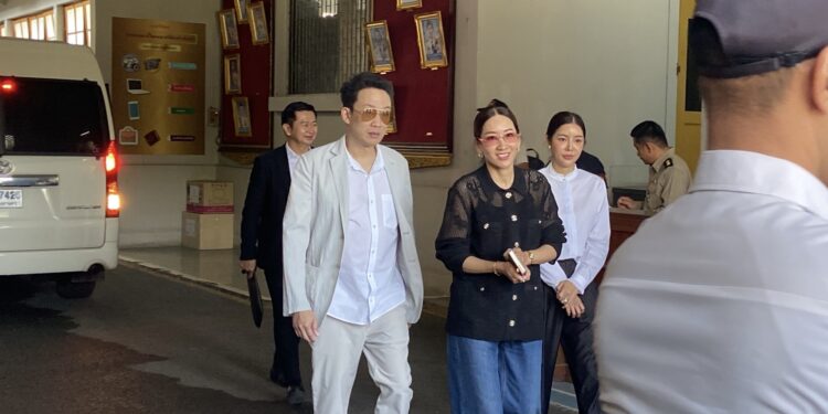 โอ๊ค-เอม เยี่ยมพ่อ เริ่มชิน เรียนคอร์สทำอาหารแก้เครียด ปัดตอบเรื่องพักโทษ