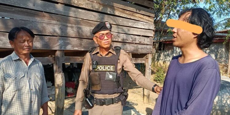 ปราจีนบุรี-หนุ่มอดีตสายเขียวหลอน ปาหลังคาบ้านเพื่อนบ้านทำลายข้าวของ 7 ชม.