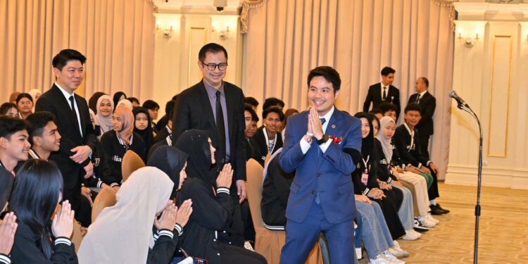 นายกฯ อนุทิน มอบ “ภราดร” ให้การต้อนรับ “เยาวชนไทย หัวใจเดียวกัน” รุ่นที่ 10 จาก จ.ปัตตานี ยะลา นราธิวาส และสงขลา ย้ำโครงการเยาวชน ฯ ถือเป็นเข็มทิศให้เด็กเลือกทางเดินอนาคต เพื่อเป็นกำลังในการพัฒนาประเทศ