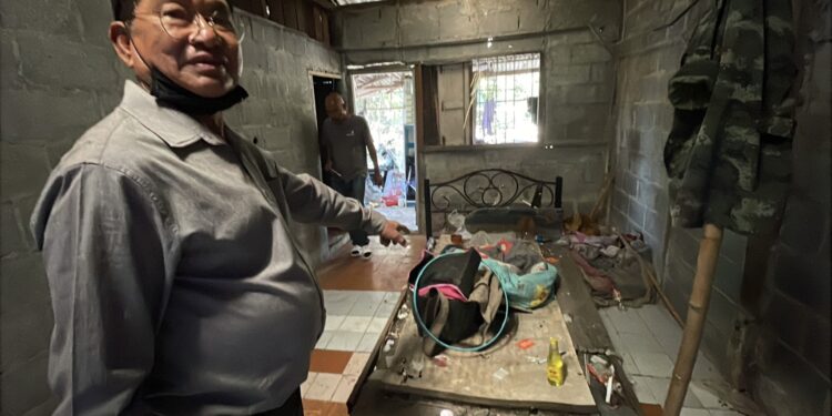 ปทุมธานี พม.ปทุมธานี เข้าช่วยเหลือครอบครัว9ชีวิตแล้วส่วนความคืบหน้าการซ่อมแซมบ้านคาดว่าเสร็จพรุ่งนี้