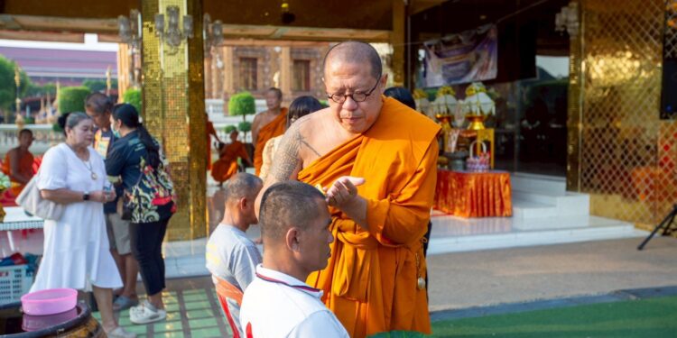 นครปฐม-วัดไผ่ล้อมพระอารามหลวงฯ รับช่วง เรือนจำกลางนครปฐม นำทางผู้พ้นโทษ ประชน บวชถวาย พระบรมราชินีพันปีหลวงฯ 