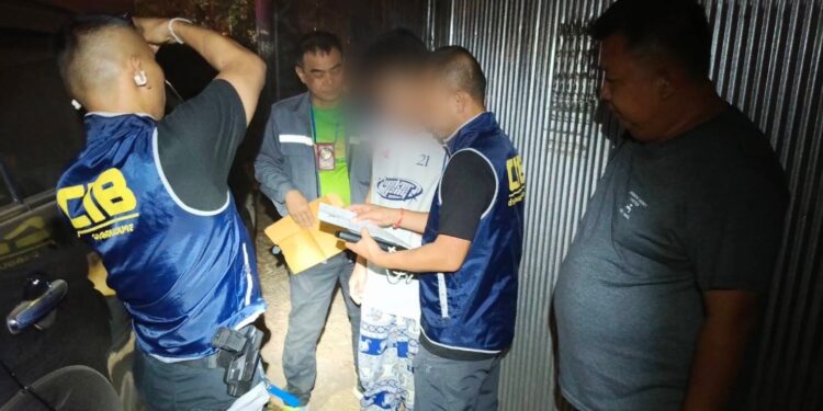 กองปราบบุกจับคนขับรถคณะหมอลำชื่อดังขณะทำการแสดงหลังหนีคดีลักทรัพย์นายจ้างเกือบแสนบาท
