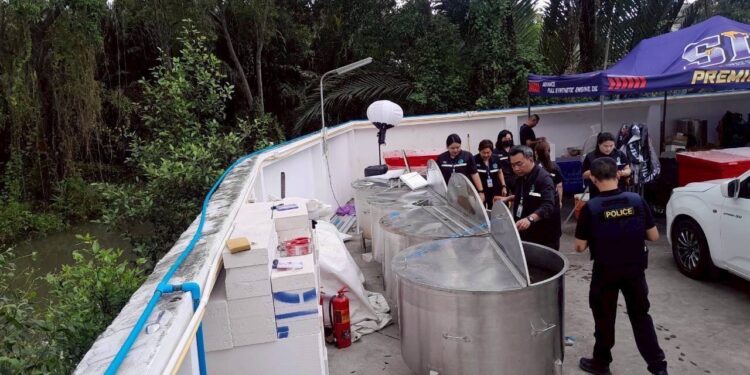 ตำรวจปคบ.ร่วม อย.ทลายเครือข่ายโกดังจำหน่ายยาแก้ไอปลอม –