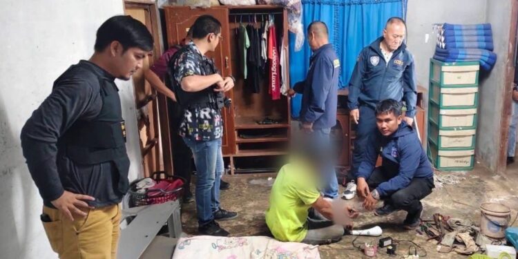 ตร.ไซเบอร์รวบหนุ่มเบญจเพสขายปืนออนไลน์ บอกชุดสืบถ้าถูกใจ ในบ้านมีอีกเยอะ สุดท้ายบุกรวบช่างปืนคาบ้าน พร้อมของกลางอื้อ .