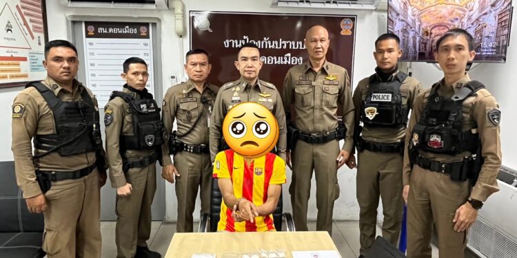 ตำรวจ สน.ดอนเมือง รวบหนุ่มลำลูกกา พร้อมยาไอซ์กว่า 50 กรัม ขับขี่ย้อนศร ตรวจพบเสพยาในร่างกาย