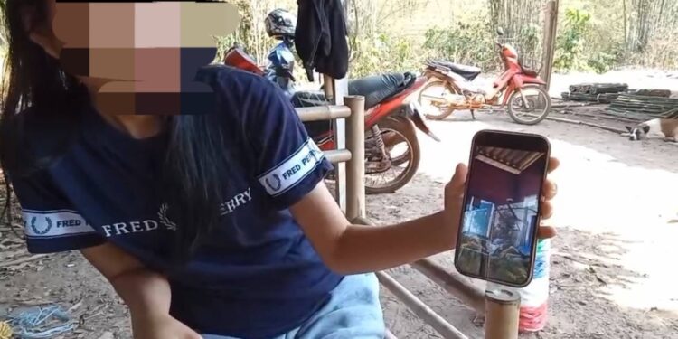 ปราจีนบุรี-เพจหมอปลาลงคลิปสีกาสูงอายุนวดบ่าไหล่ให้พระสูงวัยมีพระอีกรูปนั่งอยู่ ตามพบคนร้องโซเชี่ยลเป็นลูกสาวของสีกา