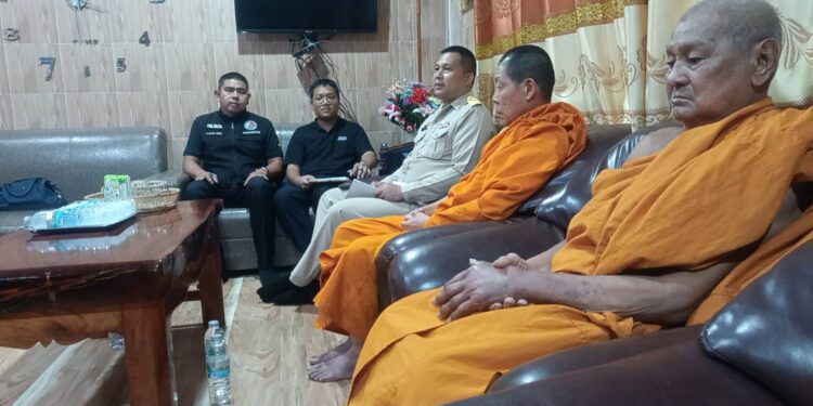 ปราจีนบุรี (คืบหน้า)-เจ้าอาวาส-สำนักพุทธฯเรียกสอบ 2 พระสูงวัย ให้โยมผู้หญิงนวดไหล่ รองเจ้าคณะอำเภอศรีมหาโพธิให้ต้องอาบัติแค่เล็กน้อยเข้ากรรมปลงอาบัติ 