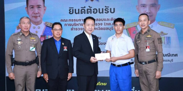 ผู้ว่าฯชลบุรี ลงพื้นที่พัทยาประธานประชุม กต.ตร. สัญจร ขับเคลื่อนงานตำรวจเพื่อประชาชน