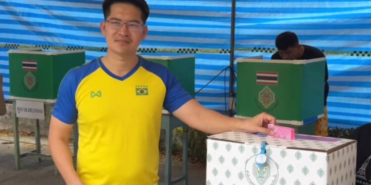 นนทบุรี “เต้ มงคลกิตติ์” สายฟิต! เล่นเวทก่อนเลือกตั้ง พาครอบครัวใช้สิทธิ์ ชวนคนไทย 50 ล้านคนหย่อนบัตร