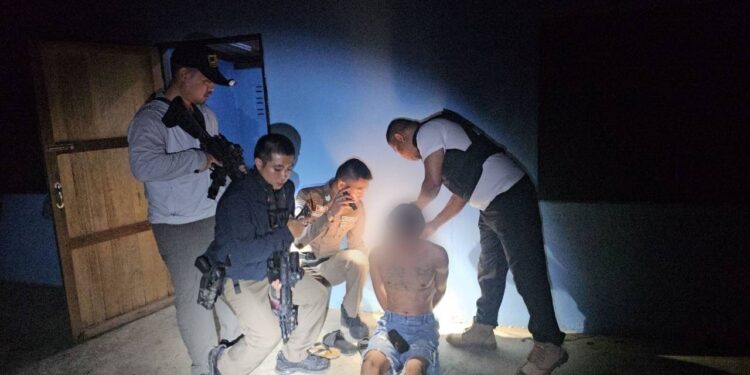 ตำรวจทางหลวงรวบ 2 ผัวเมีย ในแก๊งหลอกเช่ารถในพื้นที่ จ.นครสวรรค์ ก่อนนำรถไปขาย