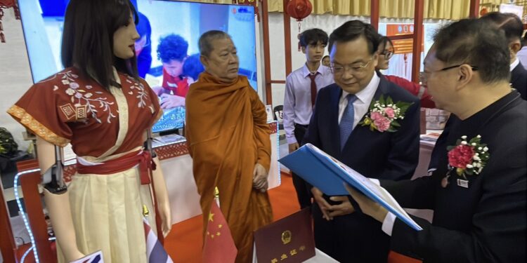 ปทุมธานี สอศ.จัดแข่งขันอาชีวศึกษาเพชรยอดมงกุฎ ครั้งที่ 2 ชิงถ้วยพระราชทานกรมสมเด็จพระเทพรัตนราชสุดา ฯ เวที “ภาษาจีน+ทักษะวิชาชีพ” เสริมศักยภาพกำลังคนอาชีวะสู่เวทีสากล