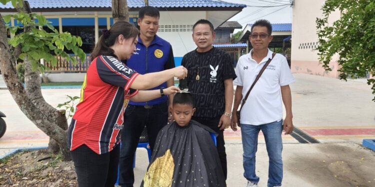 รวมพลังท้องถิ่น! จัดโครงการตัดผมฟรี ดูแลนักเรียน สร้างรอยยิ้มชุมชนหนองหงษ์”
