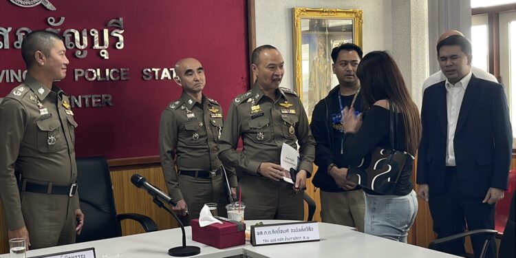 ปทุมธานี ไตรรงค์ จเรตำรวจรุดสอบคดี 8 ตำรวจอุ้มผัวเมียรีดทอง 2 บาท